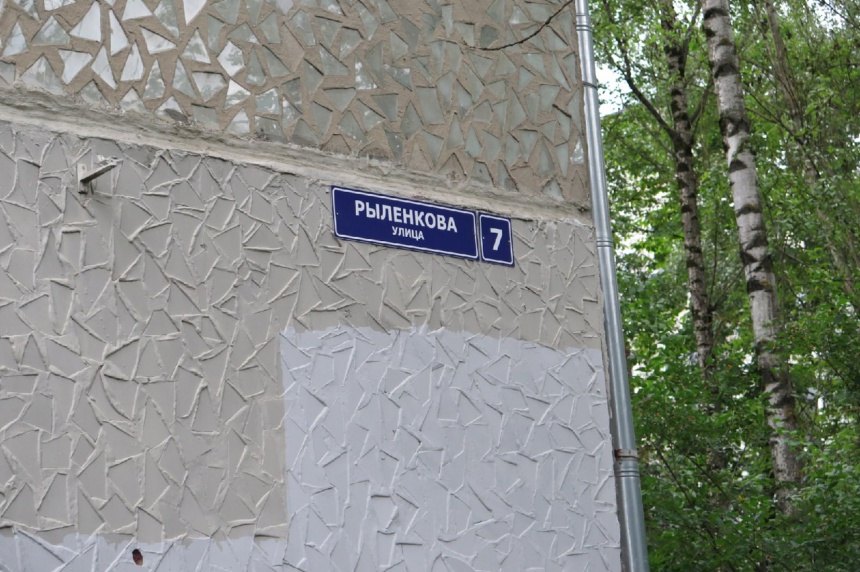 В Смоленске меняют адресные таблички на жилых домах