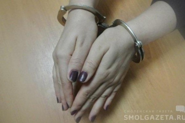 Пьяная агрессивная жительница города Ярцево угрожала полицейскому ножом