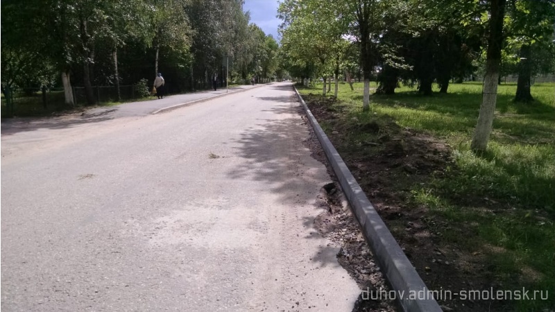 В Духовщинском районе идут работы по ремонту дорожной сети