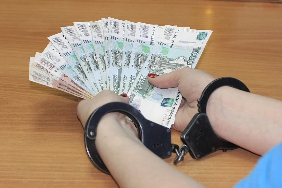 Почти 5 миллионов рублей присвоила работница одного из предприятий Смоленской области