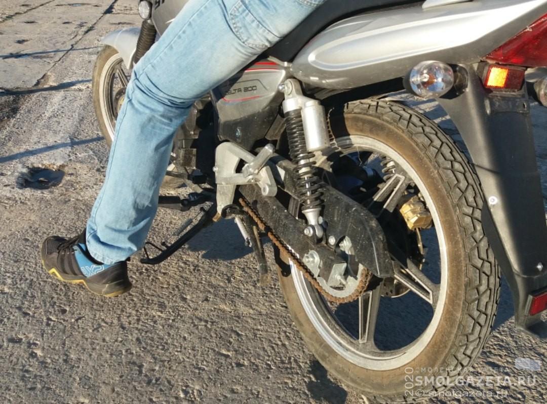 В Сафонове «ВАЗ» столкнулся с мотоциклом