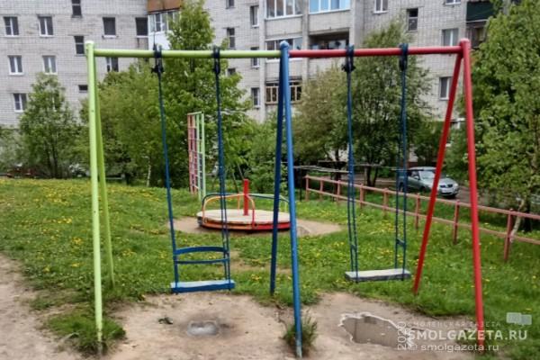 Следком проводит проверку о травмировании ребенка на детской площадке в Гагаринском районе