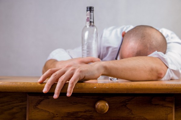 275 раз за минувшую неделю смоляне распивали спиртное в неположенных местах