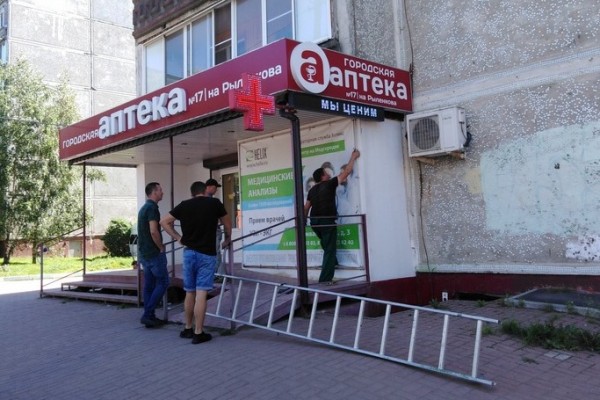 32 незаконно установленные рекламные конструкции демонтировали в Смоленске