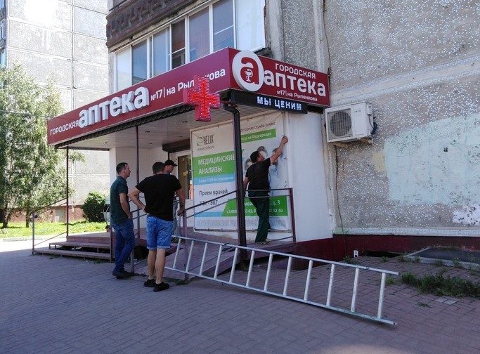 32 незаконно установленные рекламные конструкции демонтировали в Смоленске