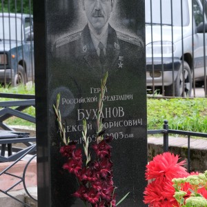 Смоленские росгвардейцы почтили память Героя России Алексея Буханова