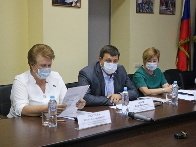 В Смоленске обсудили готовность городских школ к началу учебного года