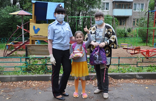 В Смоленске стартовала акция «Помоги пойти учиться»