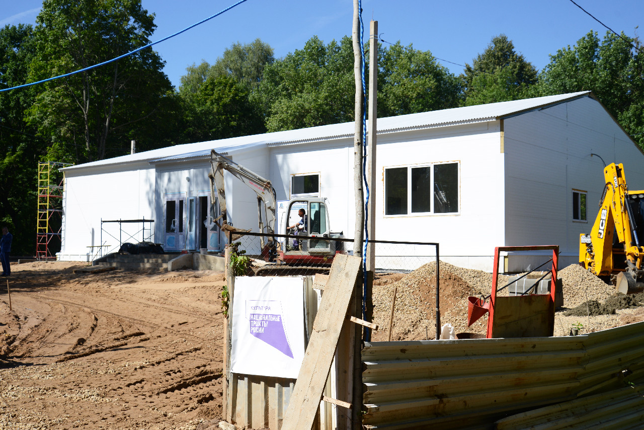 В селе Каспля завершается строительство павильона для проведения культурно-досуговых мероприятий