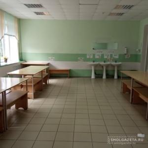 Сергей Неверов проверил, как будет организовано горячее питание в школах Смоленска