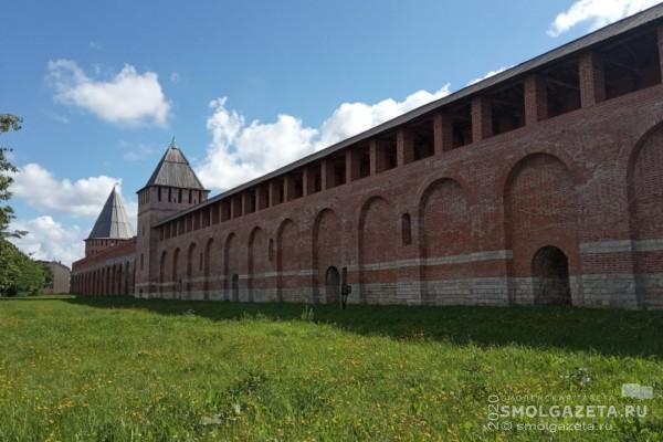 В администрации региона обсудили ход реставрации Смоленской крепостной стены