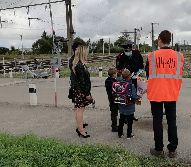 На станции в Красном Бору транспортная полиция провела акцию «Береги жизнь!»