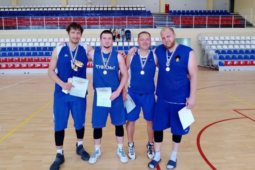 Команда из Смоленска стала победителем региональных соревнований по уличному баскетболу
