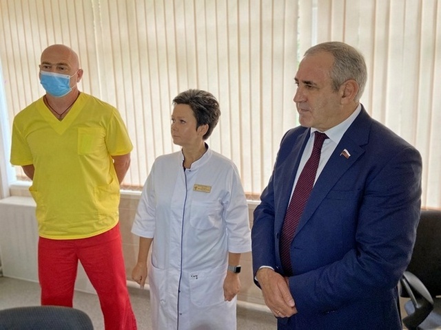 Сергей Неверов посетил Смоленскую областную детскую клиническую больницу