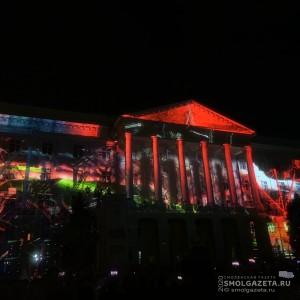 В центре Смоленска устроили масштабное световое шоу
