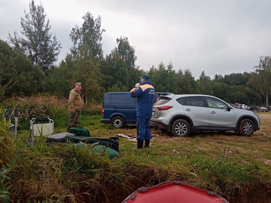 Спасатели патрулируют водоемы Рославльского района