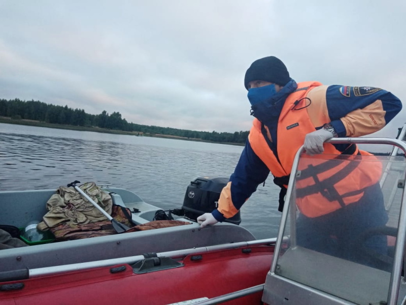 Смоленские спасатели продолжают обеспечивать безопасность на водоемах 