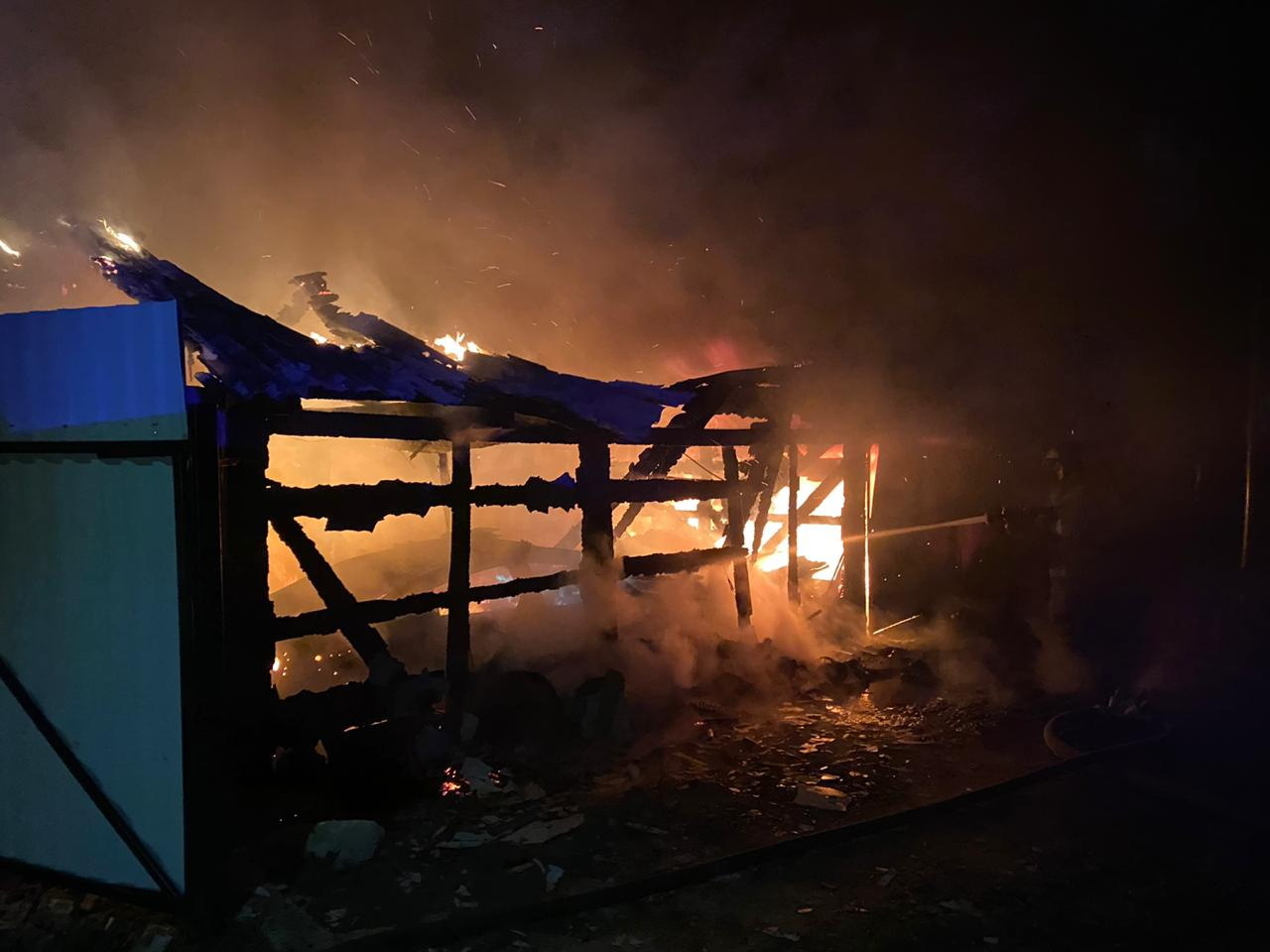 В Холм-Жирковском загорелся частный дом