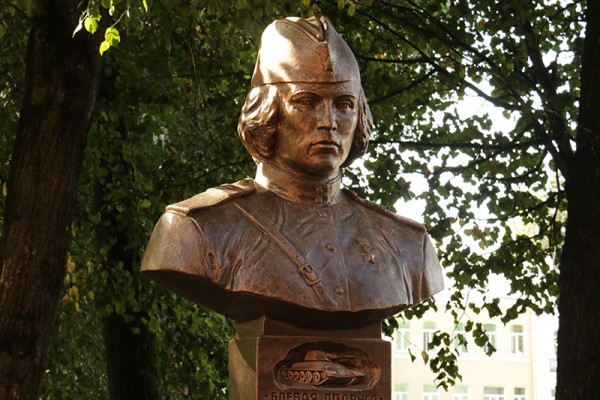 В Смоленске торжественно открыли памятник Марии Октябрьской
