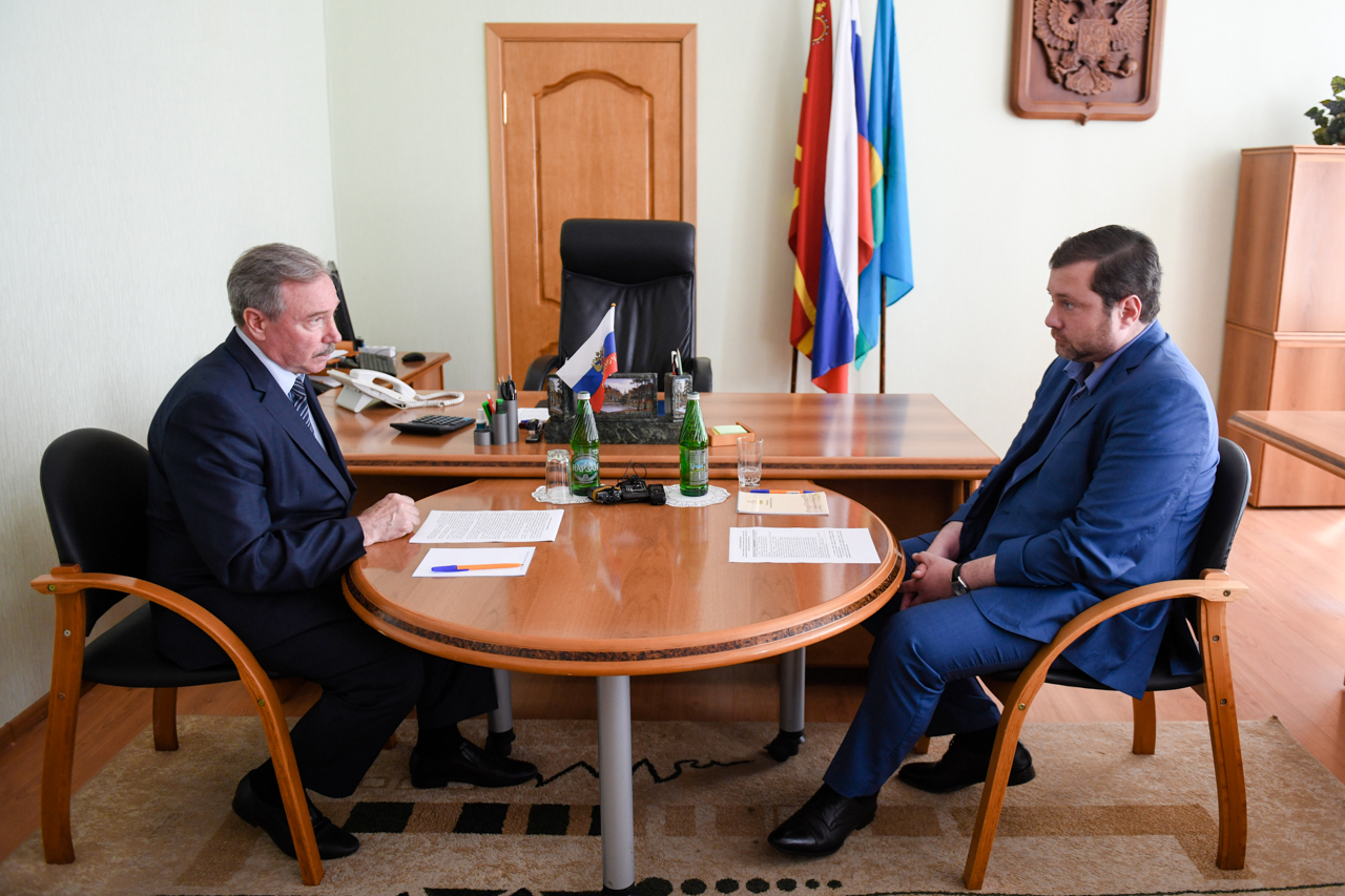 Губернатор и глава Рославльского района обсудили социально-экономическое развитие муниципалитета