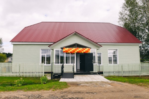 В Холм-Жирковском районе провели капремонт сельского Дома культуры