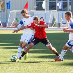 Третье поражение кряду терпят футболисты «Смоленска» 