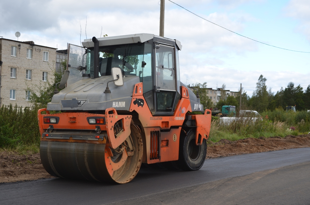 В Холм-Жирковском районе Смоленской области ремонтируют дорогу