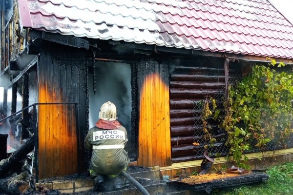 В Смоленской области загорелись две бани