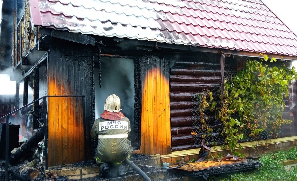 В Смоленской области загорелись две бани