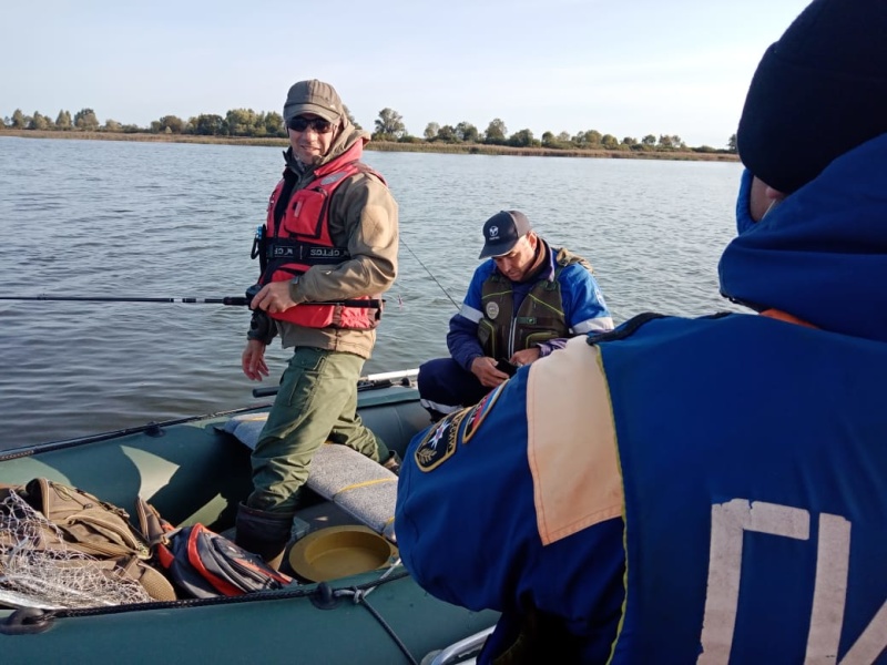 Смоленские спасатели продолжают обеспечивать безопасность на водоемах