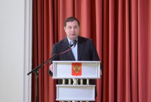 Губернатор Алексей Островский записал видеопоздравление, посвященное Дню учителя
