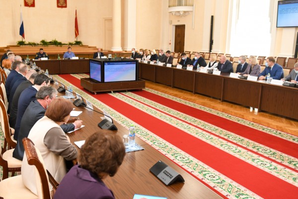 В Смоленске прошло заседание комиссии по предупреждению и ликвидации чрезвычайных ситуаций