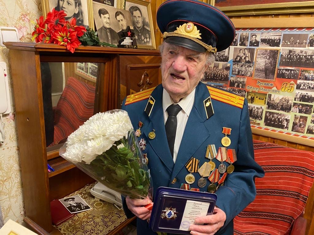 В Смоленске вручили награду легендарному ветерану