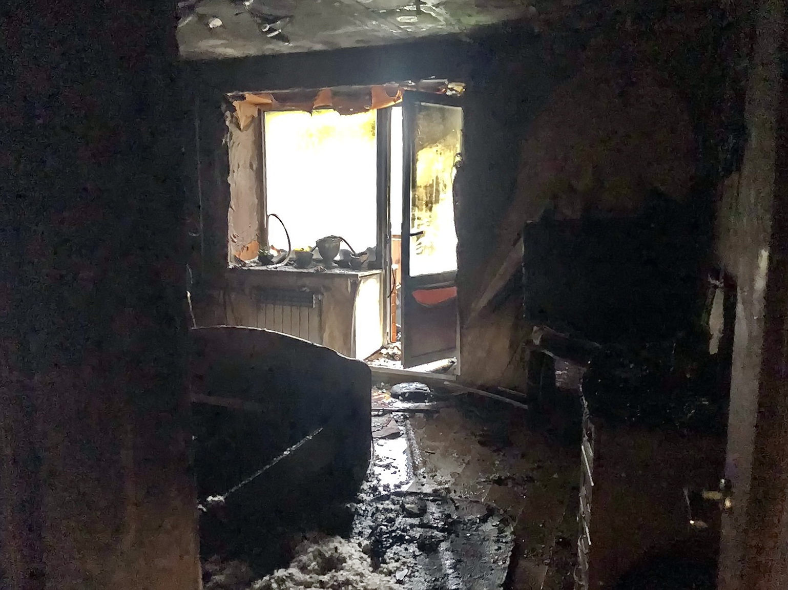 В Вязьме тушили пожар в пятиэтажном доме 