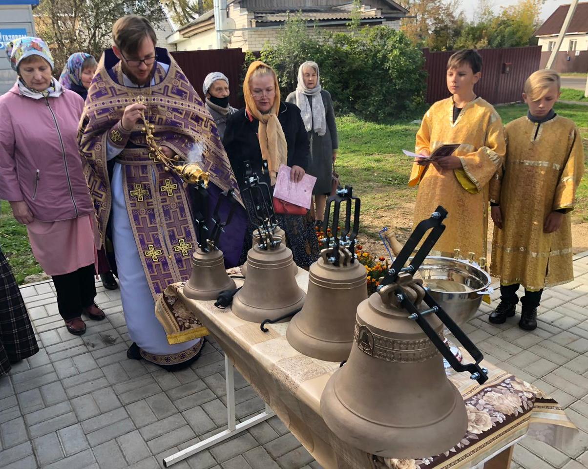 В Храме Рождества Христова города Вязьма освятили колокола