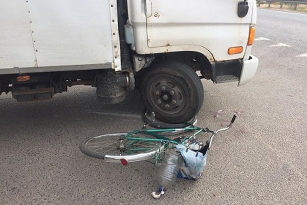 В Смоленском районе велосипедист попал под колёса иномарки