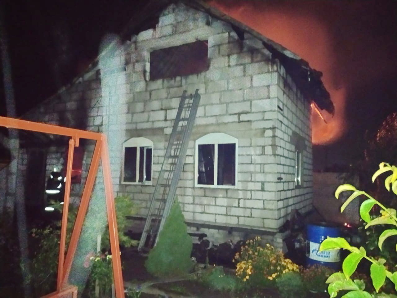 Дачный дом едва не сгорел в садовом товариществе «Урожайный»