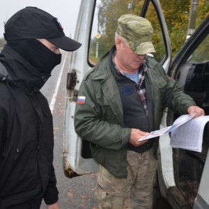Более 20 машин досмотрели в Руднянском районе на наличие наркотиков