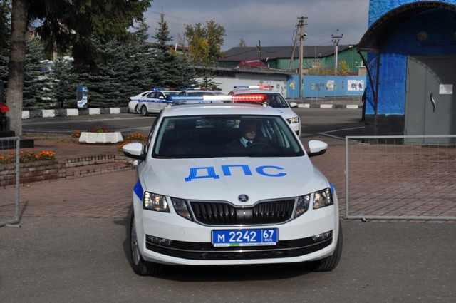 8 новых служебных машин получили дорожные полицейские Смоленщины