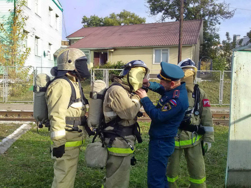 Смоленские пожарные вслепую спасли «пострадавшего»