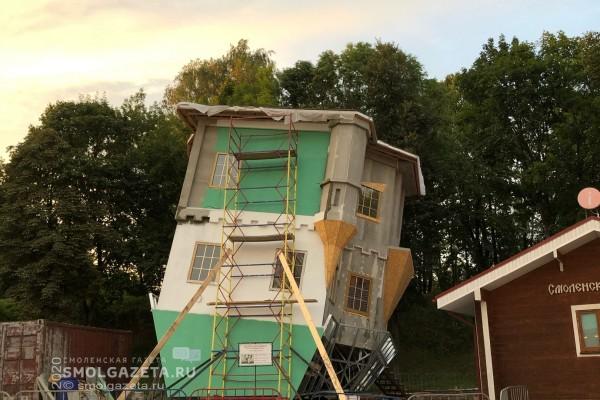 В центре Смоленска скоро откроется перевернутый дом