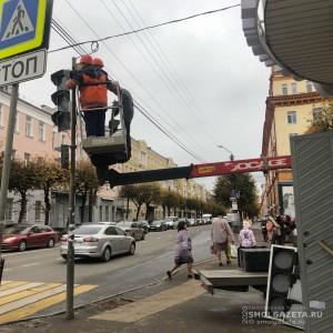 В центре Смоленска обновляют светофоры