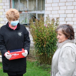 Активисты навестили неполные семьи из Краснинского района
