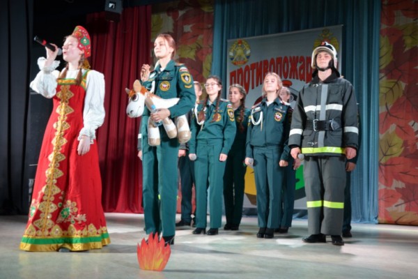 В Смоленске прошел школьный противопожарный КВН