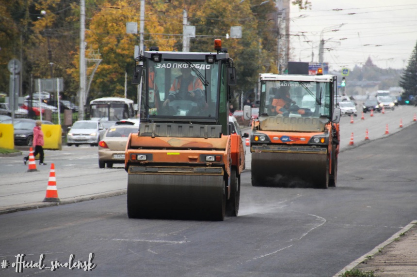 Власти Смоленска просят автовладельцев не мешать ремонту дорог