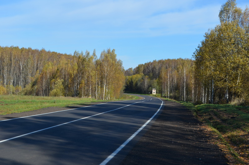 На Смоленщине завершают ремонт дороги, соединяющей 4 района