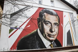 В Смоленске появилось граффити с портретом Анатолия Папанова
