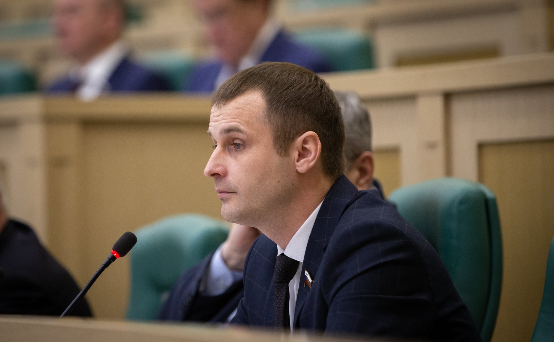 Сенатор Сергей Леонов выступил в Совете Федерации в защиту опекунов 