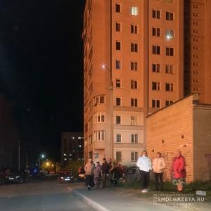 В Ленинском районе полыхает 2-этажный дом