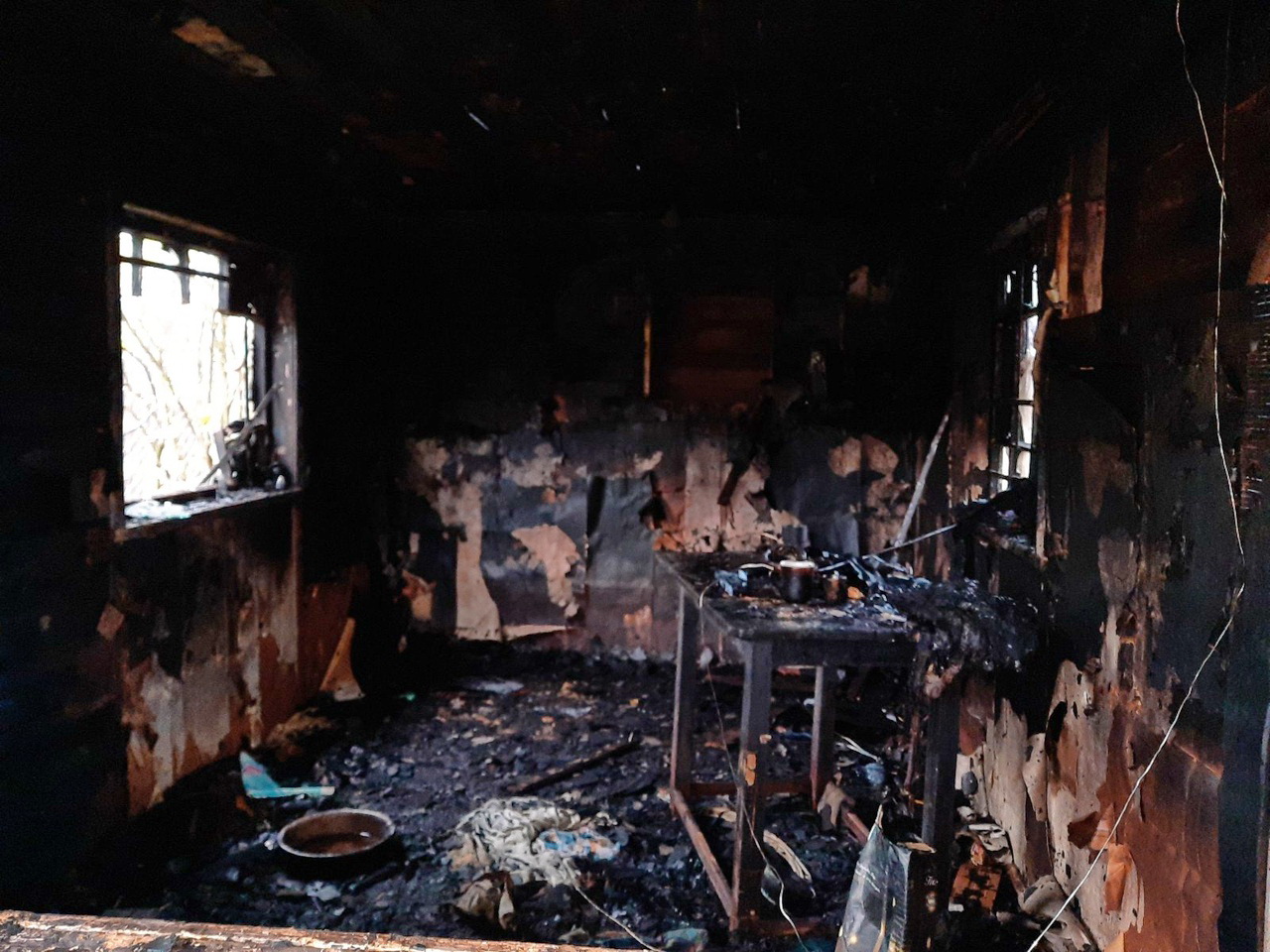 За сутки смоленские спасатели дважды выезжали на возгорания в жилых домах